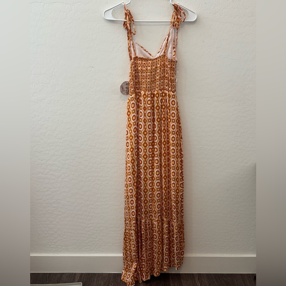 🌼 Retro Bloom Maxi Dress